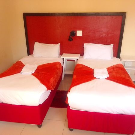 Emampingeni Lodge Bizana Extérieur photo