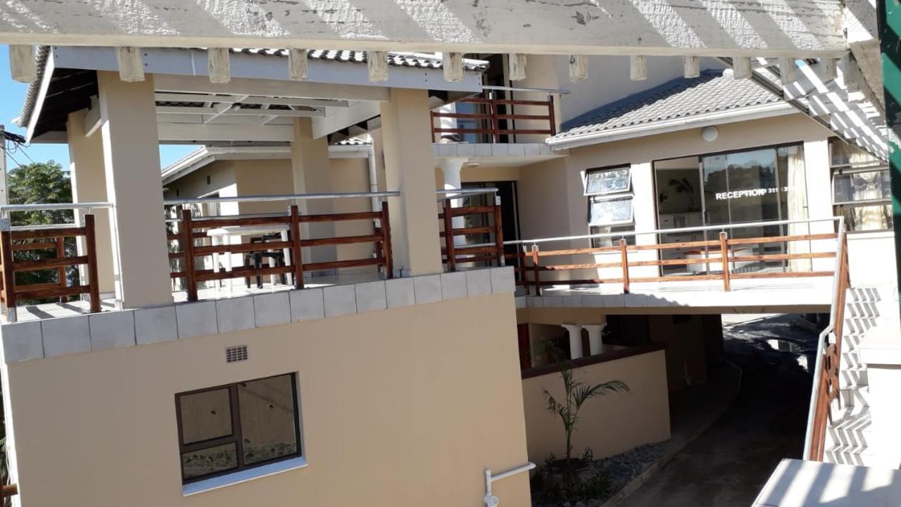Emampingeni Lodge Bizana Extérieur photo