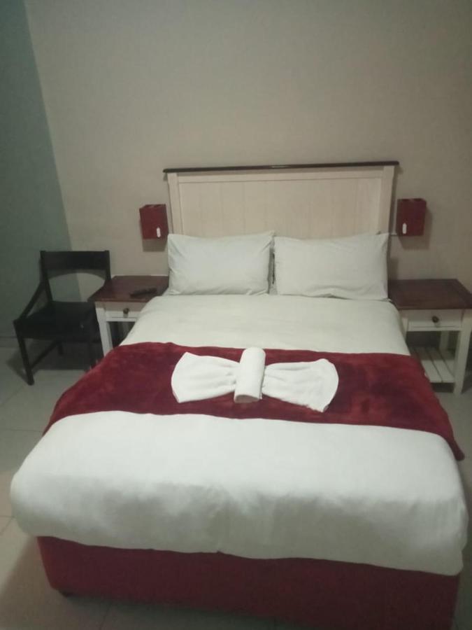 Emampingeni Lodge Bizana Extérieur photo