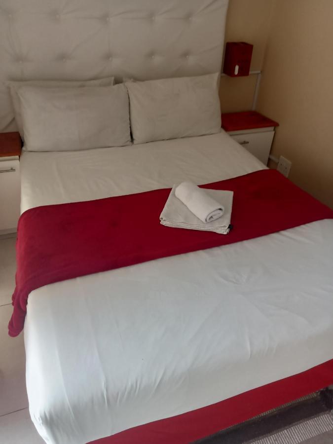 Emampingeni Lodge Bizana Extérieur photo