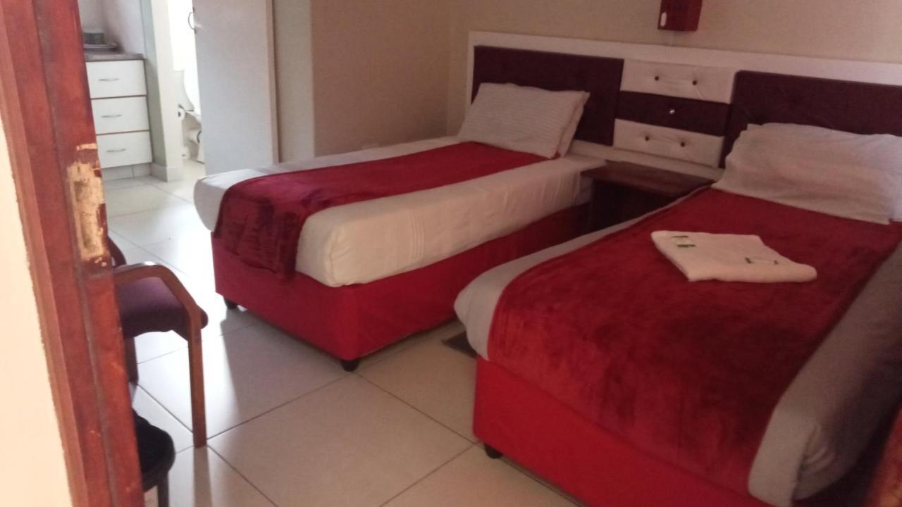 Emampingeni Lodge Bizana Extérieur photo
