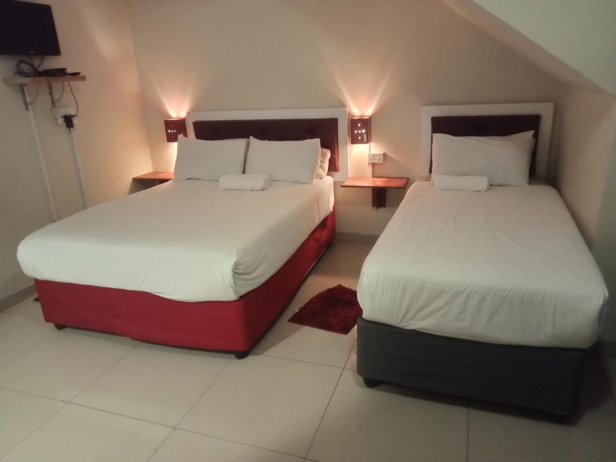Emampingeni Lodge Bizana Extérieur photo