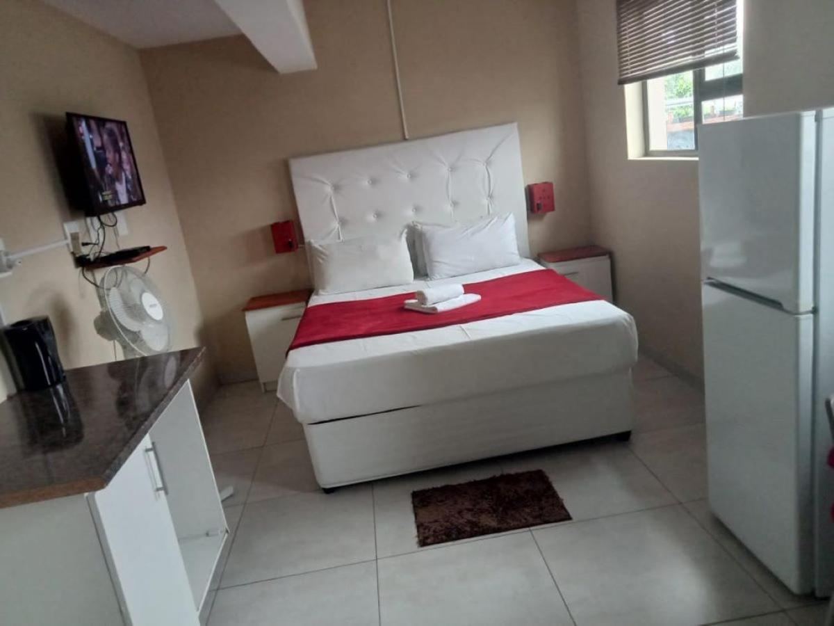 Emampingeni Lodge Bizana Extérieur photo