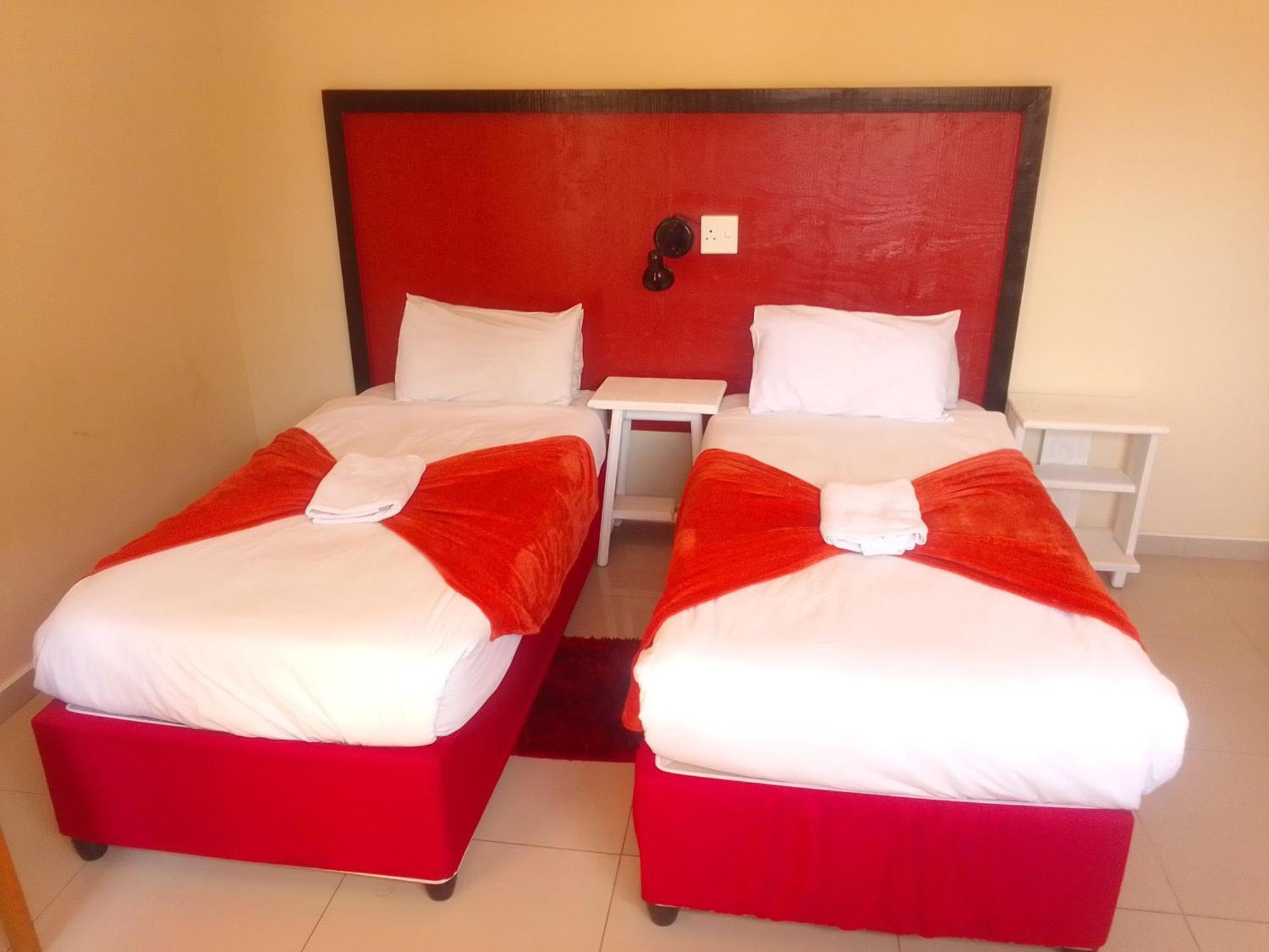 Emampingeni Lodge Bizana Extérieur photo
