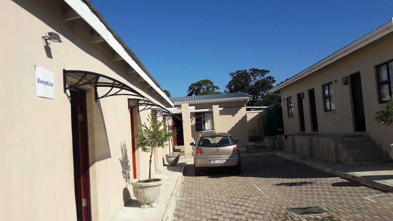 Emampingeni Lodge Bizana Extérieur photo